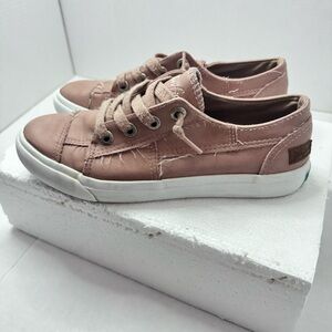 Blowfish Malibu Pink Sneakers Women’s Lace Up Distressed Casual Shoes